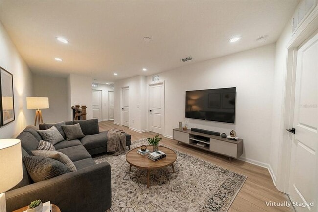 Building Photo - 1895 Pinecliff Dr