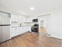 Building Photo - 633 S Fuller Ave