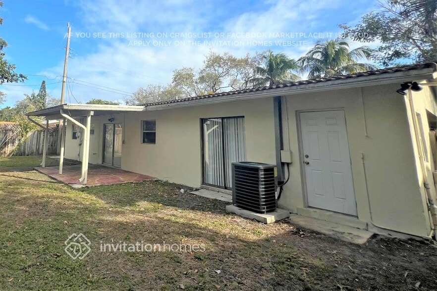 Building Photo - 1443 SW 10th St