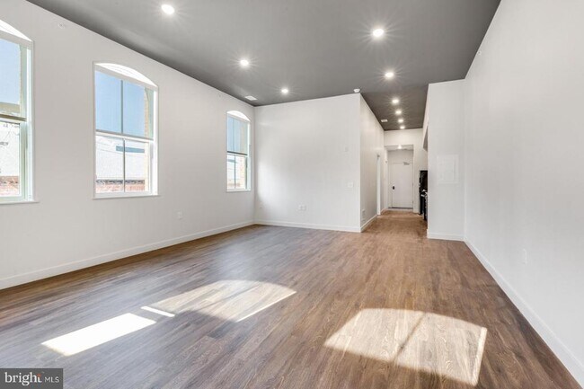 Building Photo - 525 N 41st St