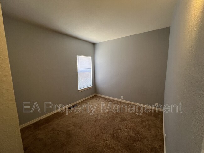 Building Photo - 4009 Pasaje Pl NW