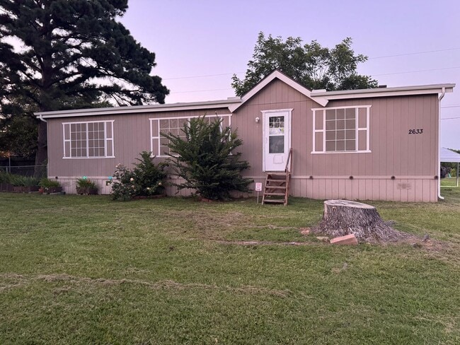 Primary Photo - Peaceful Country Living--For Lease!