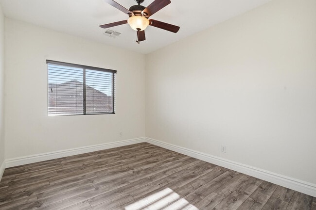 Building Photo - 16809 W Magnolia St