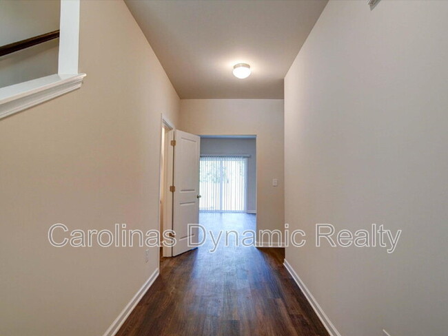 Building Photo - 916 S Battleground Ave