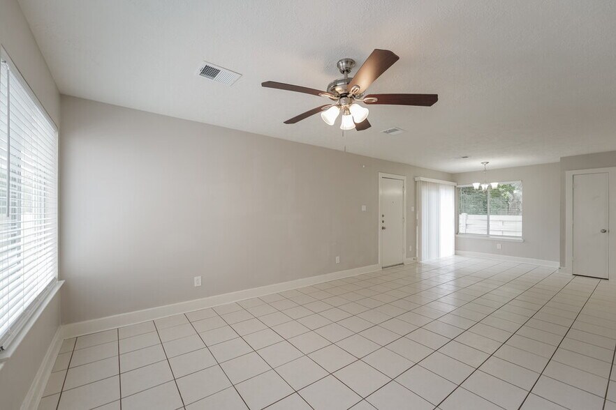 Building Photo - 15819 E Park Ct
