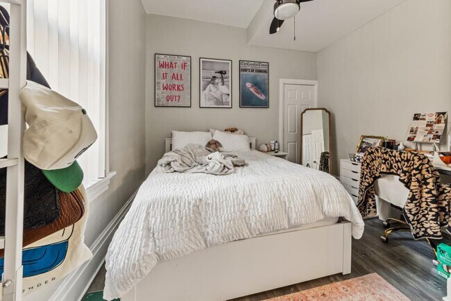 Building Photo - 4 bedroom in Chicago IL 60622