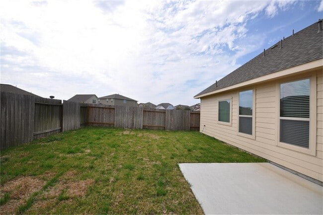 Building Photo - HOME WITH ALL THE UPGRADES! 4 BEDROOM 3 BATH