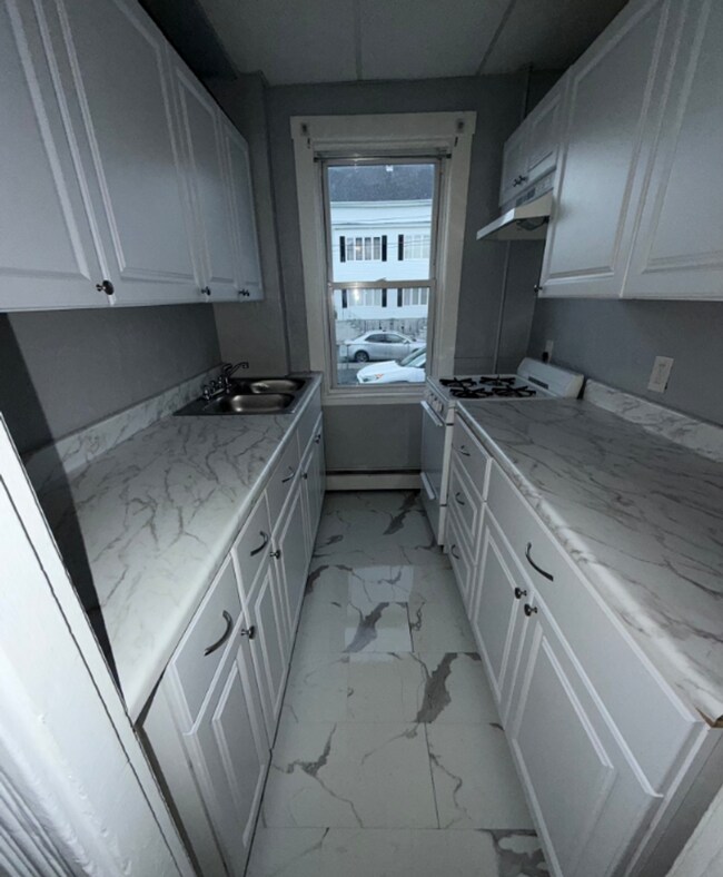 Primary Photo - 1879 N Main St