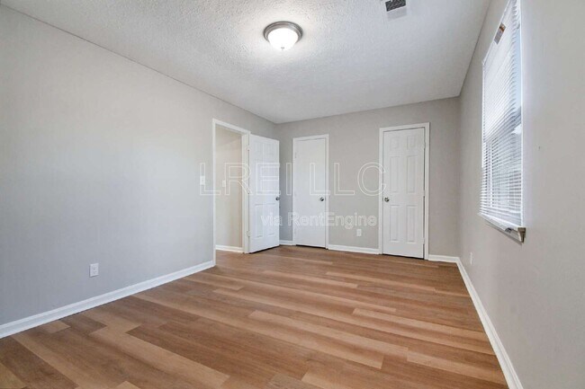 Building Photo - 929 Camden Ave