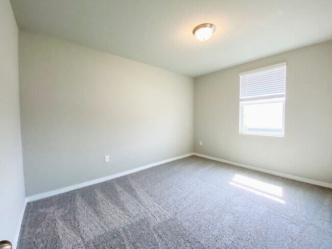 Building Photo - Home in St Cloud for Rent