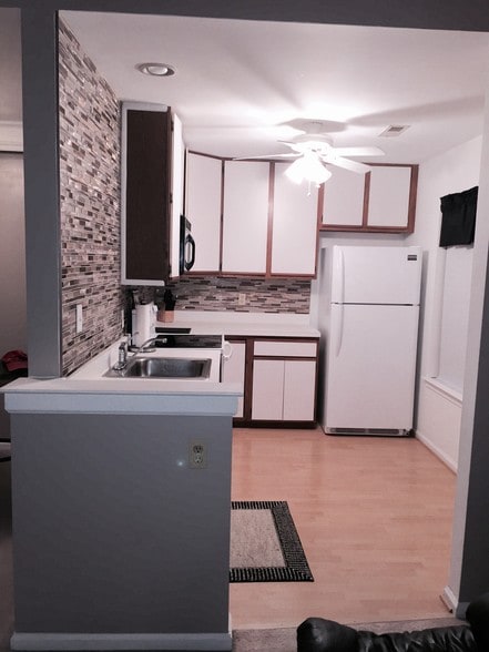 Kitchen w/ New Backsplash - 2016 Foxmeadow Dr