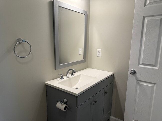 Building Photo - Fully Furnished 3 Bedroom, 2 Bath Home wit...