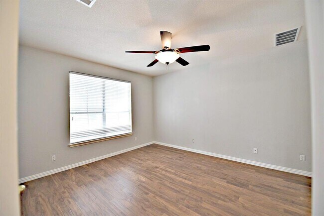 Building Photo - 104 Mertz Ln