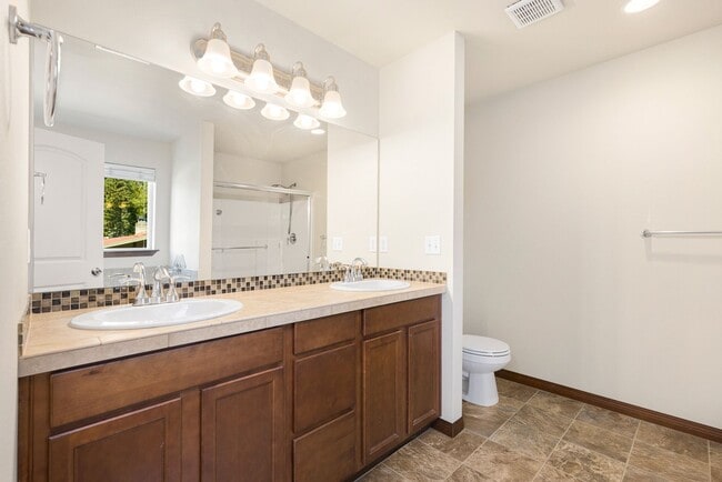 Building Photo - Bothell 3 Bedroom House with Office Nook 2...