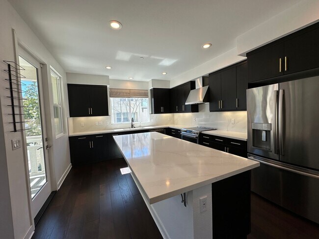 Building Photo - Winslow Complex Gem