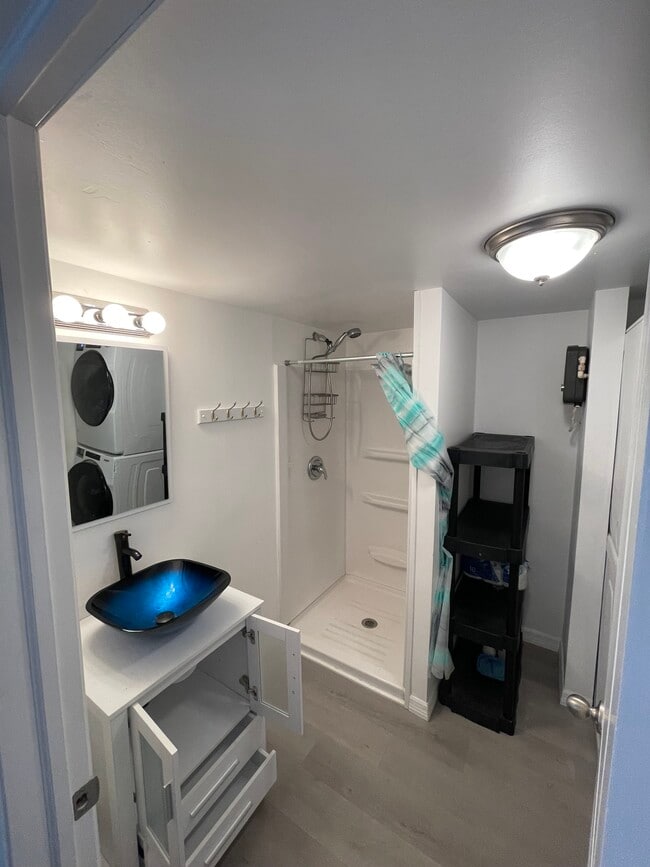 Building Photo - 2581 Oleander St