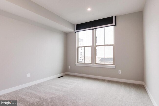 Building Photo - 24276 Thurso Sq