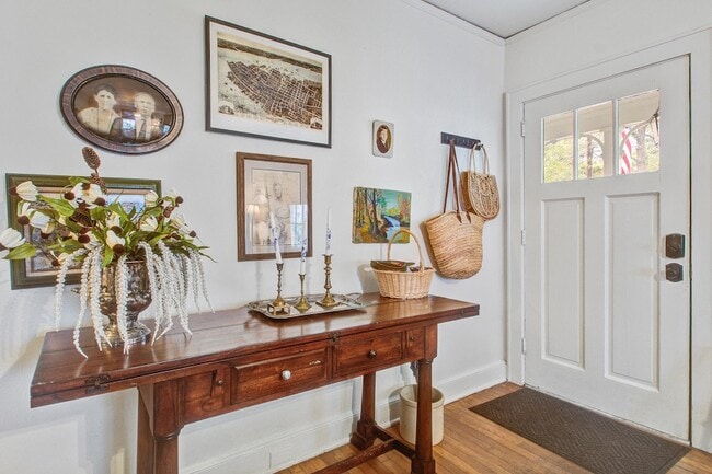 Building Photo - 4420 S Rhett Ave