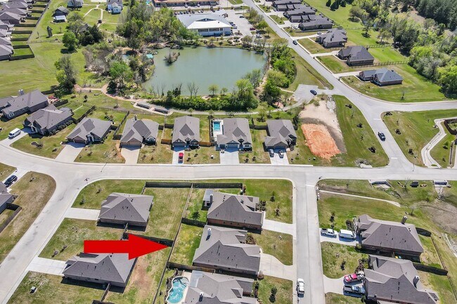 Building Photo - One story, and a 3-car garage!