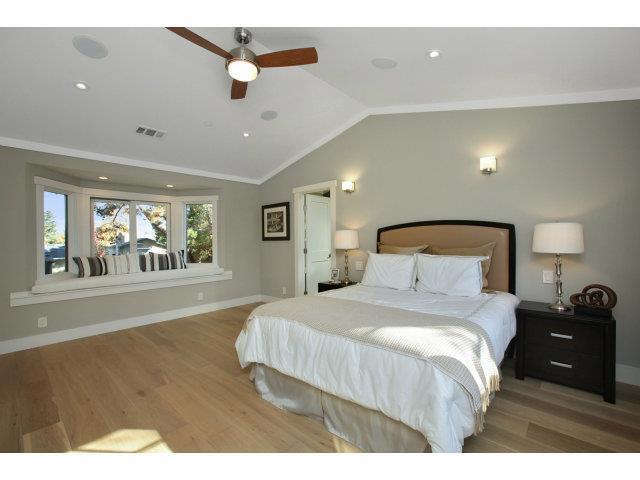 Building Photo - 2025 Santa Cruz Ave