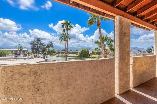 Building Photo - 455 W Kelso St