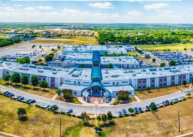 Building Photo - 703 Country Aire Dr