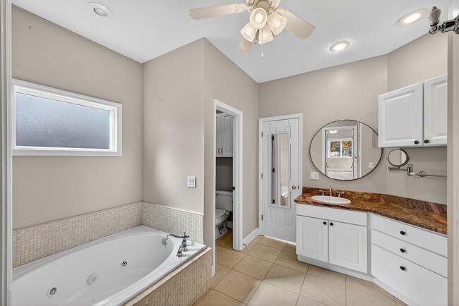 Building Photo - 205 Club Villa Dr W