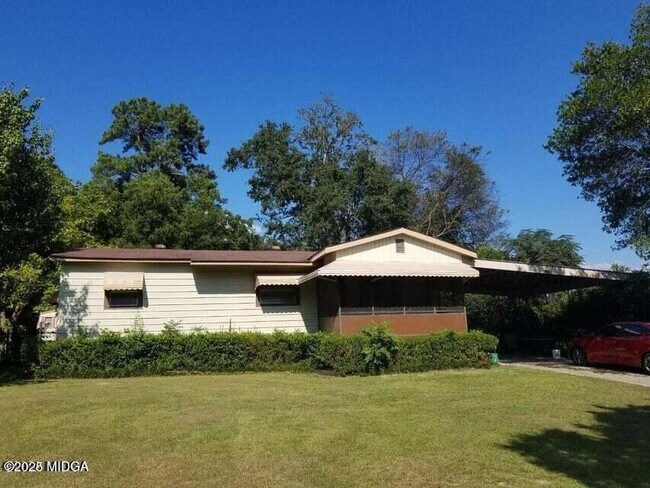 Building Photo - 3744 Greenway Pl
