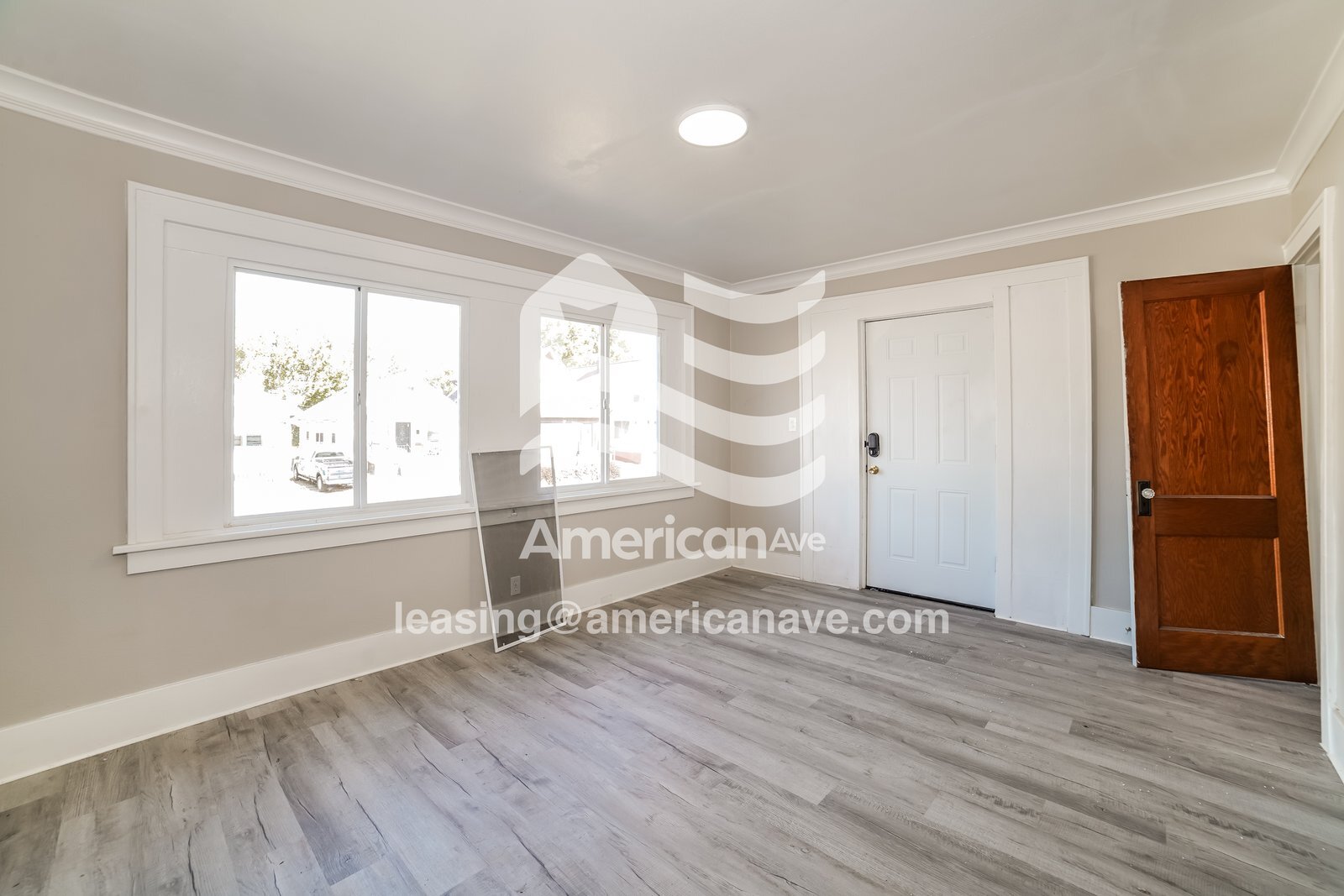 Building Photo - 608 E Thrush Ave