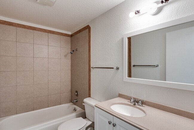 Building Photo - Crestline Triplex