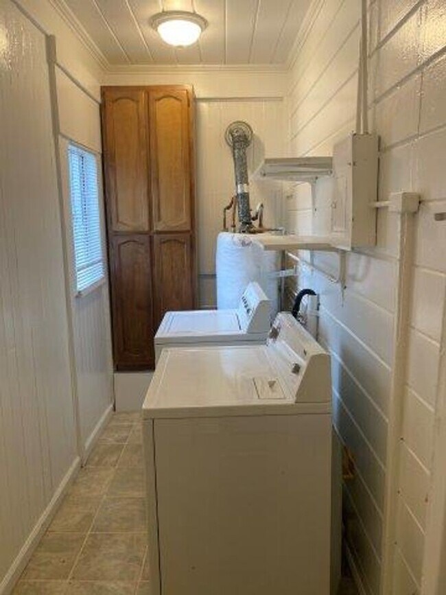 Building Photo - 325 Ohio St