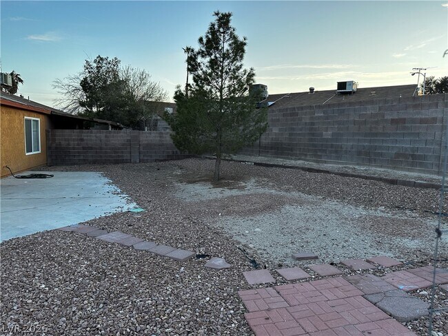 Building Photo - 3915 Cll Tereon