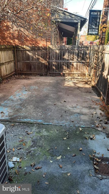 Building Photo - 238 Muench St