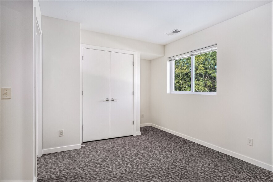 Building Photo - 11 Deloney Ave NW