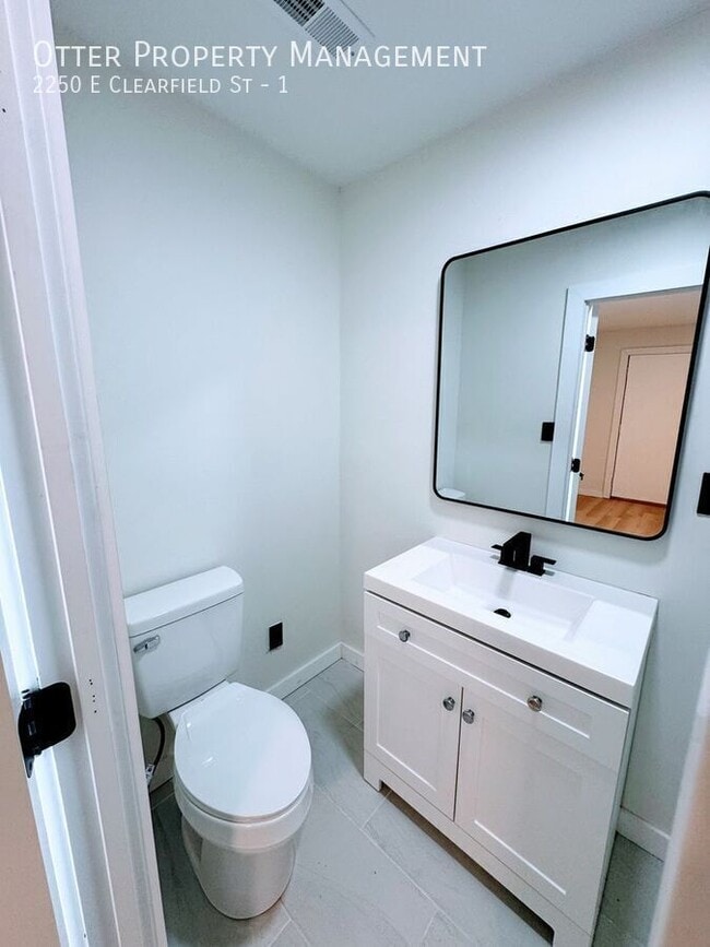 Building Photo - 2250 E Clearfield St