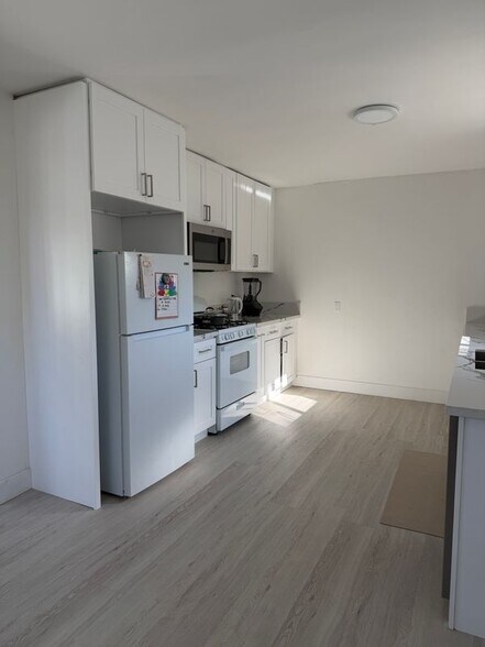 Building Photo - 10356 Oro Vista Ave