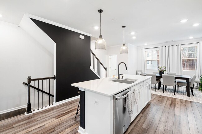 Building Photo - Modern 3-Bedroom Townhome in Magnolia Trace!