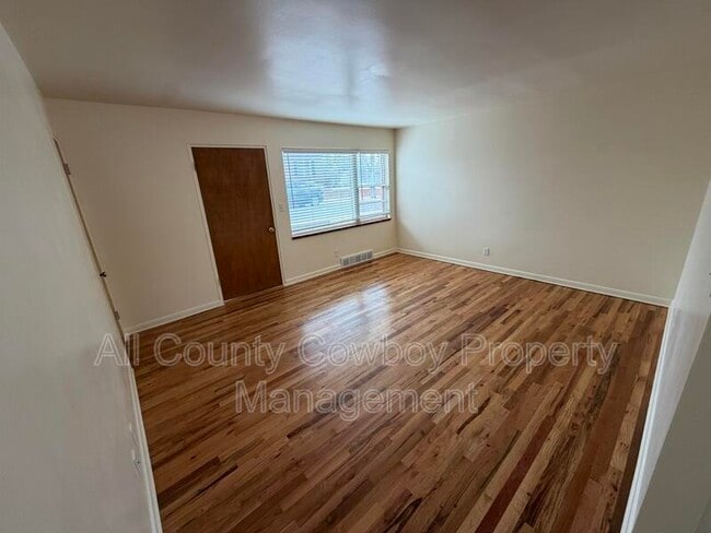 Building Photo - 700 W 1st Ave