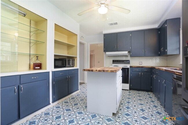 Building Photo - 621 Hackberry St