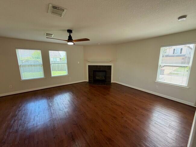 Building Photo - 17923 Hollow Hill Ln