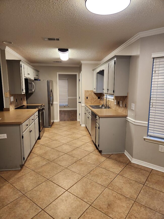 Building Photo - 9321 Champion Cir S