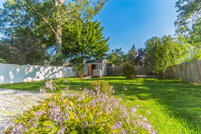 Building Photo - 1519 Boulevard