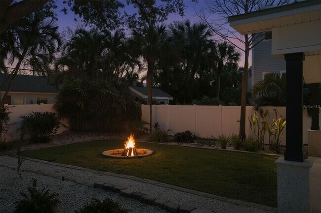 Building Photo - 759 Lantana Ave