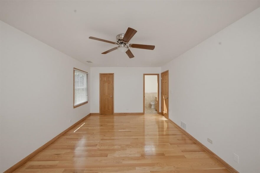 Building Photo - 1671 Grosvenor Cir