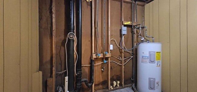 Building Photo - 6131 Rockbridge Rd SW