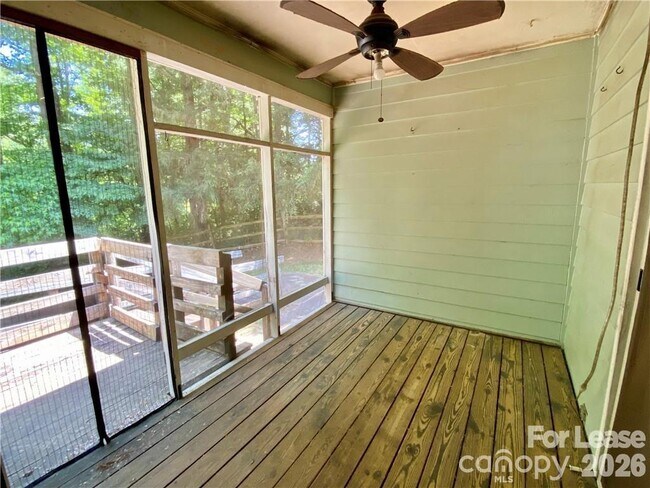 Building Photo - 3914 Aster Dr