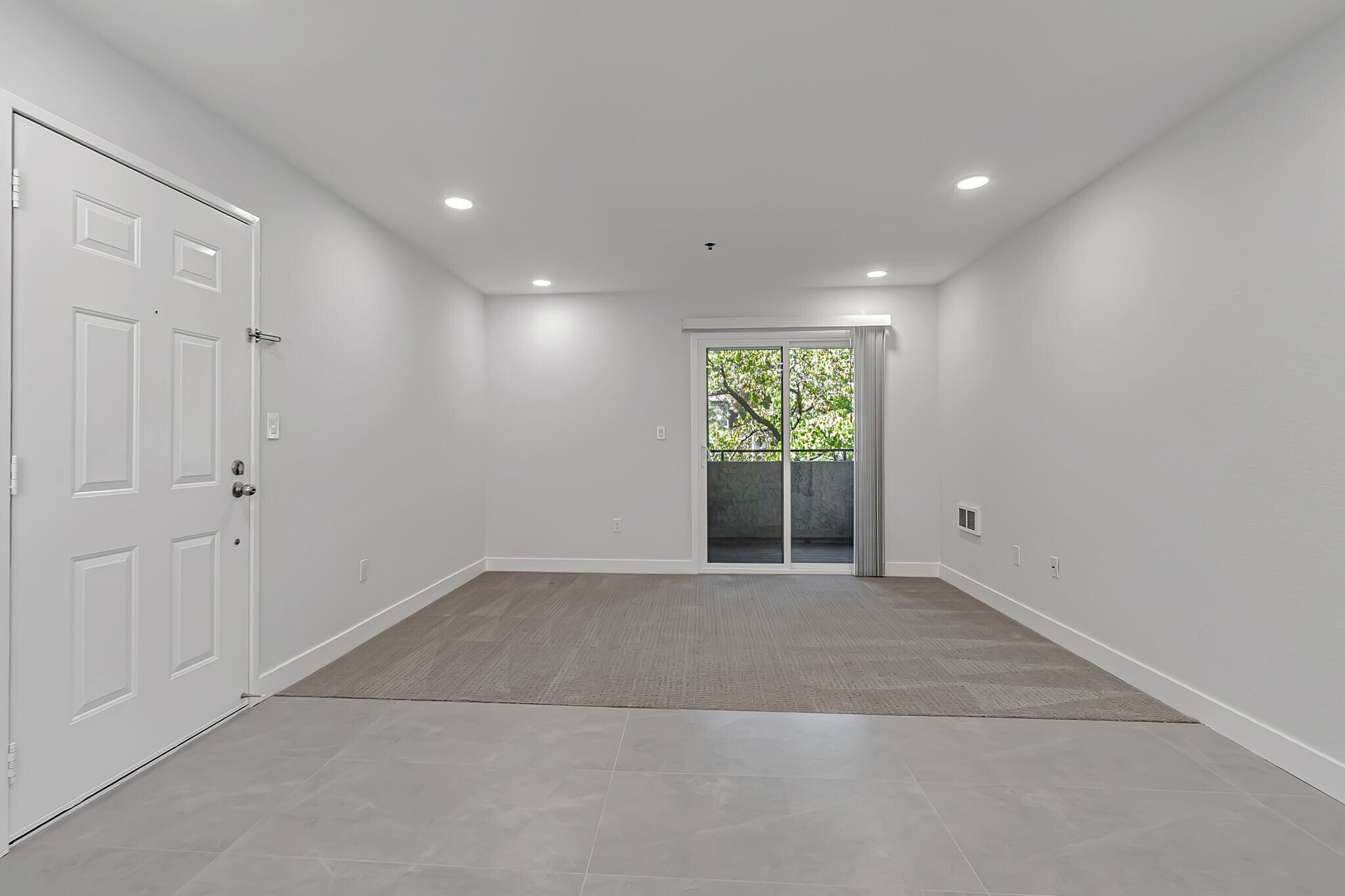 Building Photo - 880 E Fremont Ave