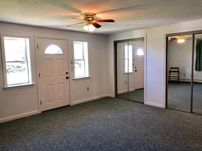 Building Photo - 1125 Main St