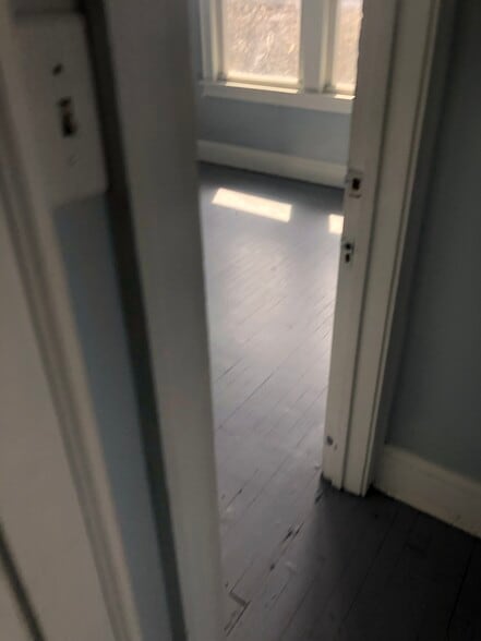 Building Photo - 2087 Goodnor Rd