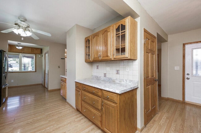 Building Photo - 804 N Van Buren St